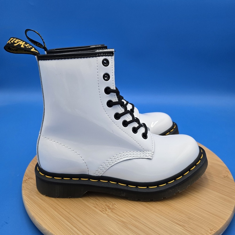 DR. MARTENS  11821 WHITE PATENT LEATHER BOOTS WOMEN'S  6 NEW NWOB‎